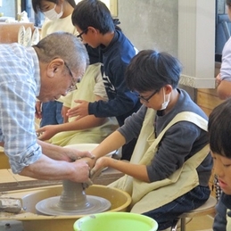 ４年　校外学習（どんぶり会館、セラテクノ土岐）